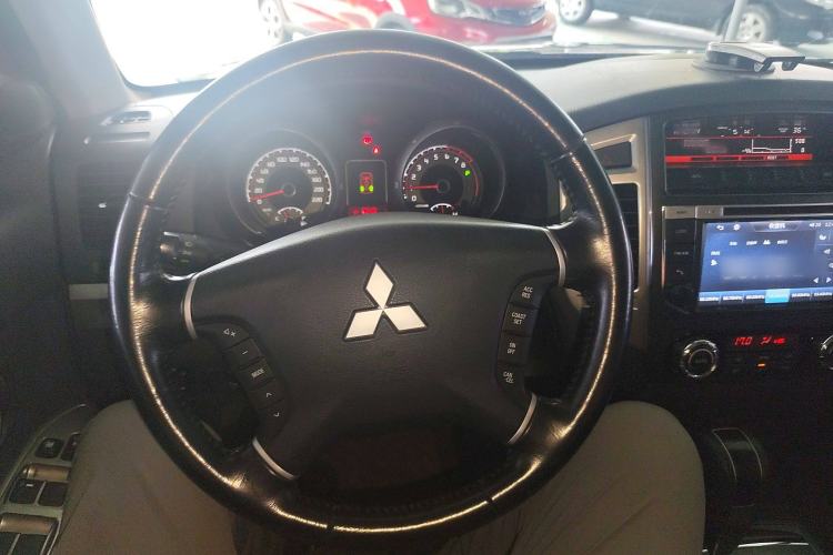 Used Mitsubishi Pajero 2016 3.0L Automatic Standard Version China V Standard