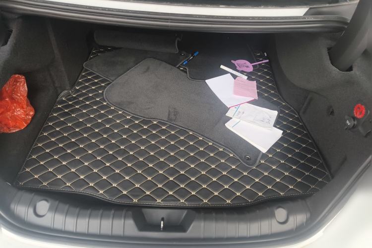 Used Jaguar XFL 2024 2.0T P300 Four-Wheel Drive Flagship Sport Gold Edition Trunk