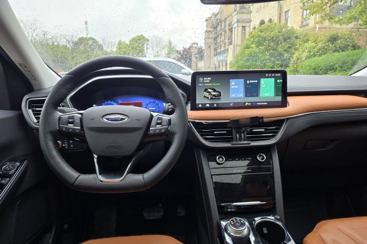 Used Ford Escape 2020 EcoBoost 245 Four-Wheel Drive Luxury Edition Interior 3