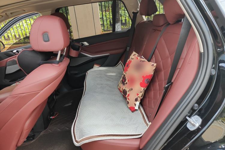 Used BMW X5 2022 Restyled xDrive 30Li Luxury Version M Sport Package Left Rear Seat