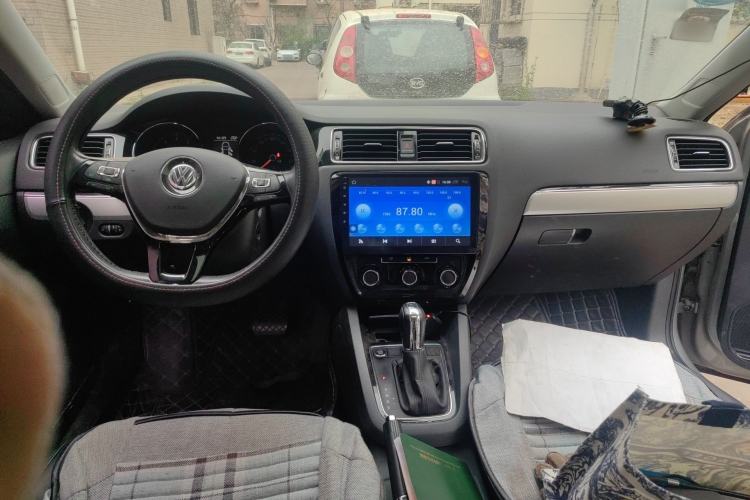 Used Volkswagen Sagitar 2018 280TSI DSG Comfort Model Center Console