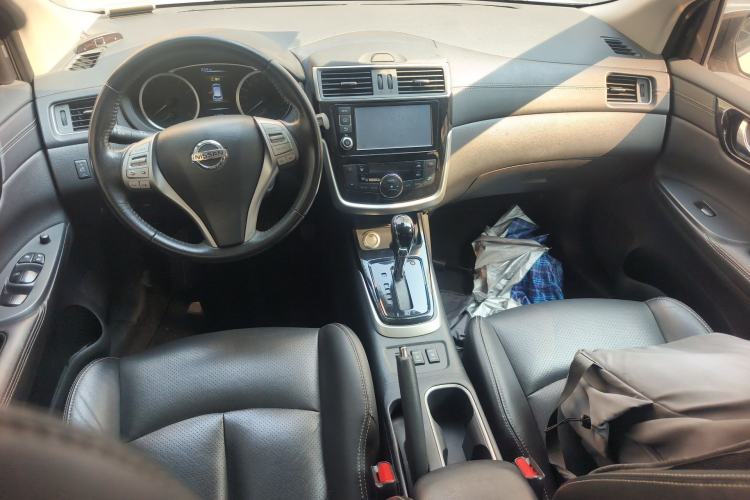 Used Nissan Tiida 2016 1.6L CVT ZhiZun Edition Center Console