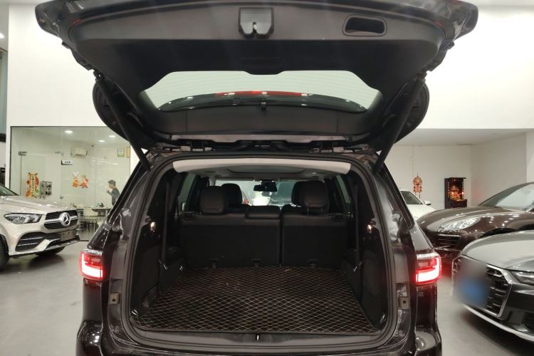 Used Jeep Grand Commander 2022 2.0T Four-Wheel Drive Luxury Edition Trunk