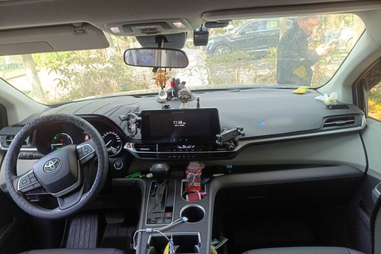 Used Toyota Sienna 2024 2.5L Hybrid Comfort Edition