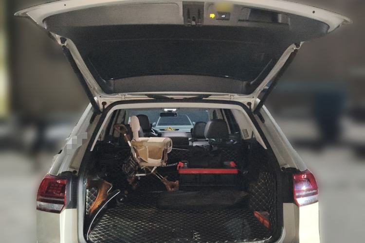 Used Volkswagen Teramont 2017 330TSI Two-Wheel-Drive Luxury Edition Trunk