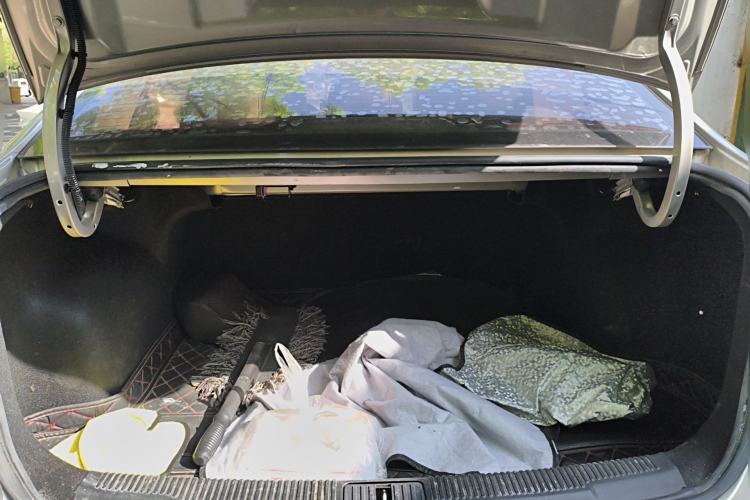 Used Roewe i5 2019 1.5L Automatic 4G Connected Langhao Edition Trunk