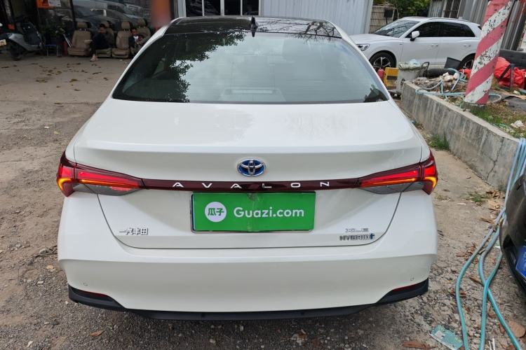 Used Toyota Avalon 2019 Dual-Engine 2.5L XLE Prestige Version China VI Standard
