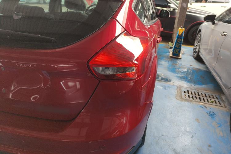 Used Ford Focus 2015 Hatchback 1.6L Automatic Fashion Edition Right Rear Taillight