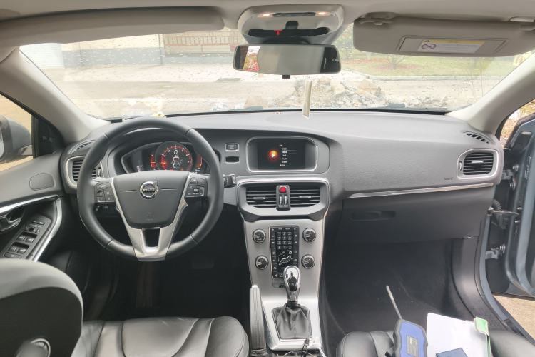 Used Volvo V40 2017 T3 Zhiya Edition Center Console