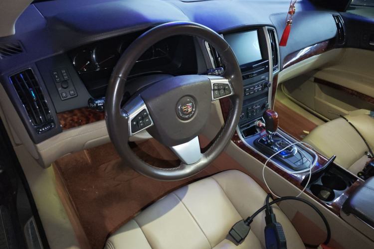 Used Cadillac SLS Seville 2011 2.0T Luxury Edition Center Console