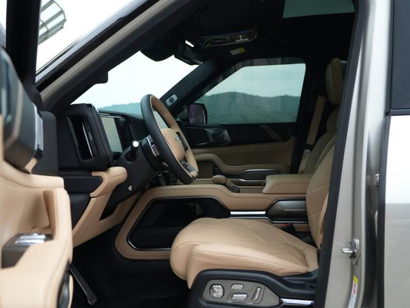 Used Formula Leopard 8 2025 Smart & Brave Flagship Edition 7 Seats — 34