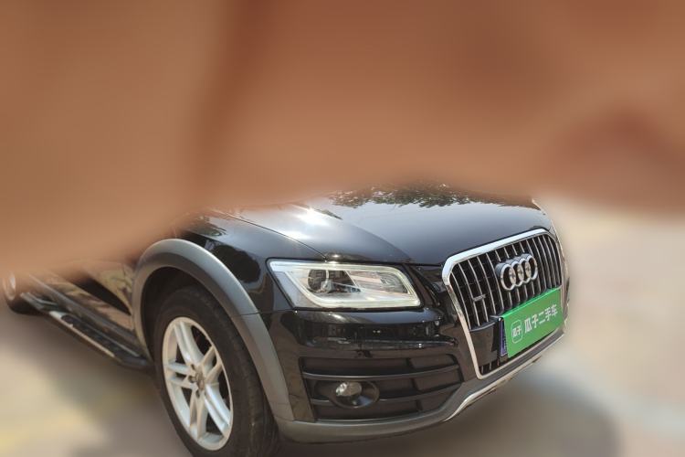 Used Audi Q5 2017 Plus 40 TFSI Technology Model Front Right 45 Deg