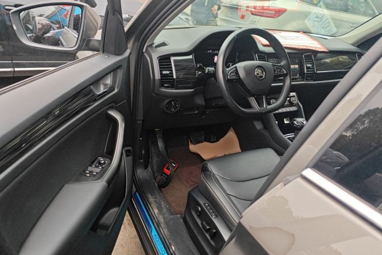 Used Skoda Kodiaq 2019 Facelifted TSI330 7-Seater Two-Wheel-Drive Luxury Enjoyment Edition China VI Standard
