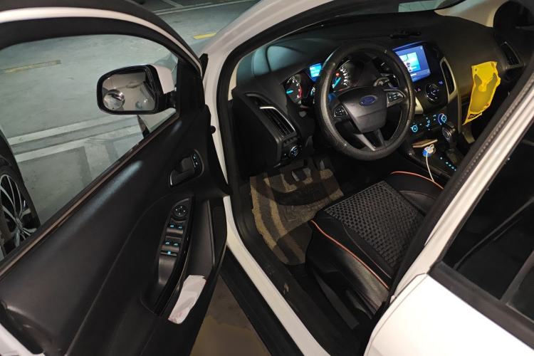 Used Ford Focus 2018 Sedan Classic 1.6L Automatic Trendy SmartDrive Edition Driver Seat