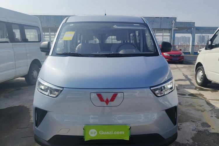 Used Wuling Yangguang 2024 300KM Comfort Version Passenger Van 75kW Front