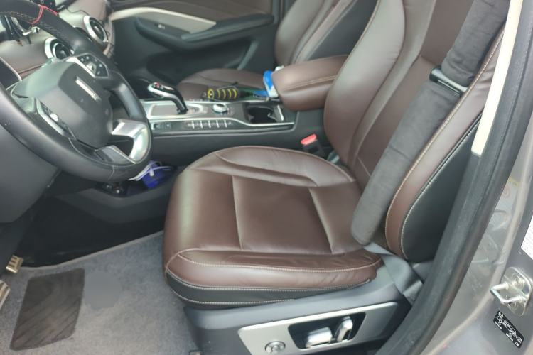 Used Wey VV6 2018 2.0T Two-Wheel-Drive Ultra-Luxury Version China V Standard
