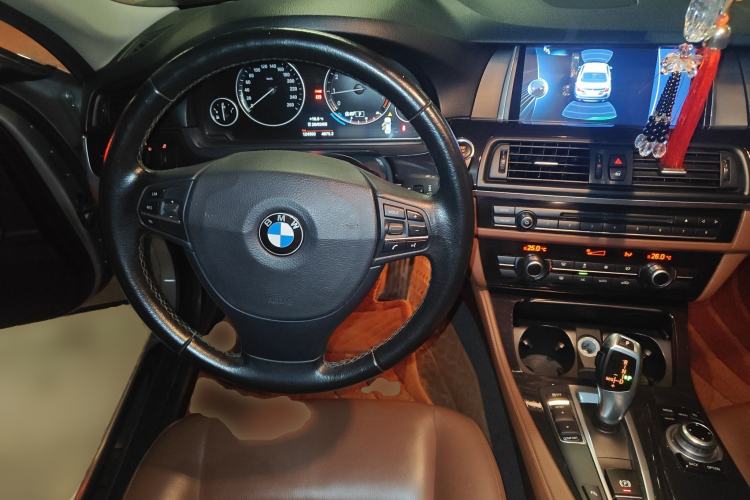 Used BMW 5 Series 2014 520Li Elegant Model
