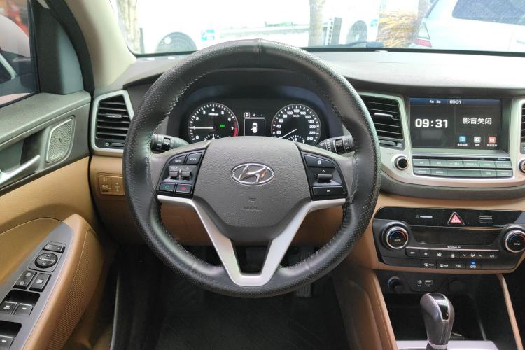 Used Hyundai Tucson 2015 1.6T Dual-Clutch Two-Wheel-Drive Smart Model Steering Wheel