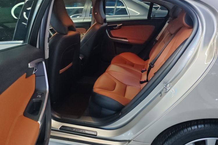 Used Volvo S60 2016 S60L T4 Zhiyuan Edition Left Rear Seat