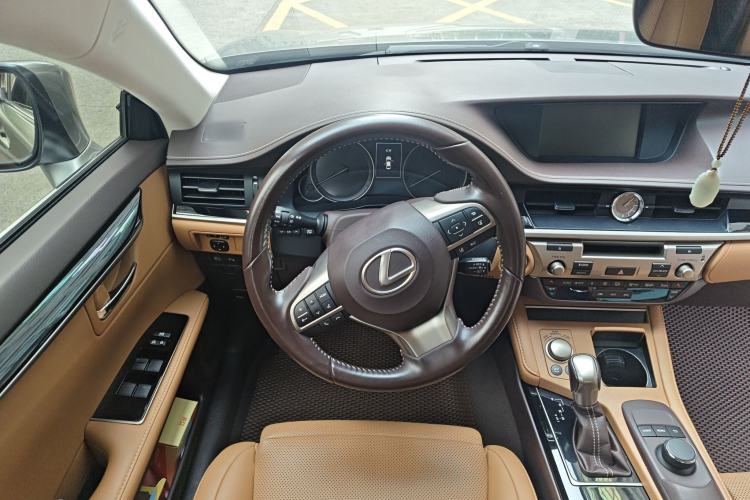 Used Lexus ES 2015 300h Comfort Edition Steering Wheel
