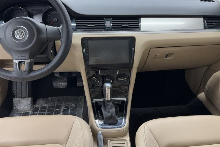 Used Volkswagen Bora 2014 1.6L Automatic Comfort Model Audio And AC Panel