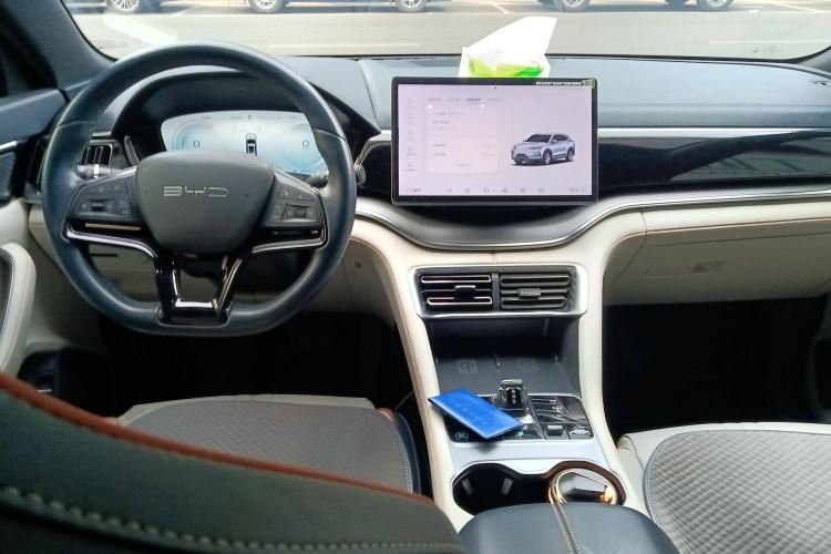 Used BYD Song PLUS New Energy 2023 Champion Edition EV 520KM Prestige Model Center Console