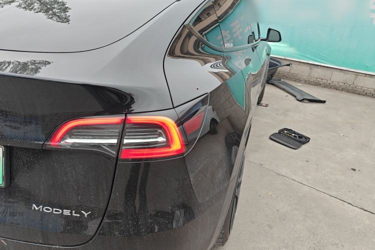 Used Tesla Model Y 2023 Long-Range All-Wheel-Drive Version
