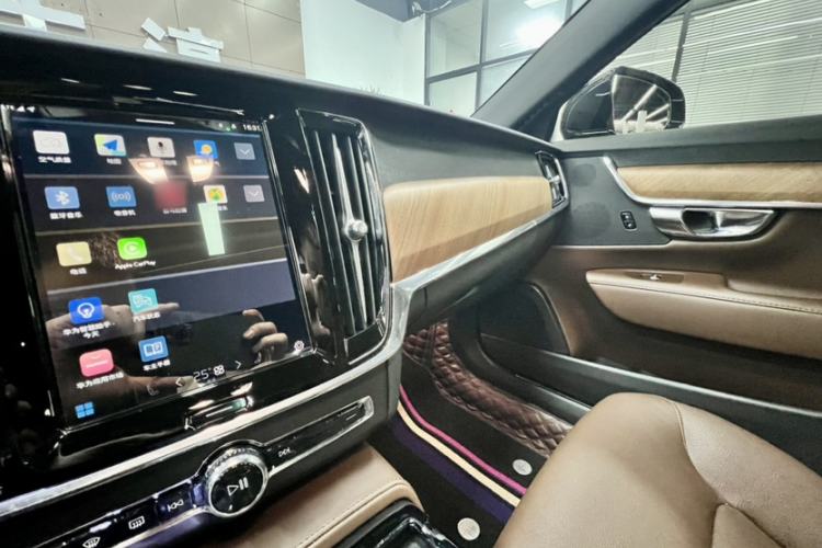 Used Volvo S90 New Energy 2024 Plug-in Hybrid Four-Wheel Drive Long-Range Zhiyi Luxury Edition
