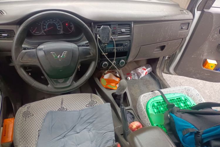 Used Wuling Rongguang V 2018 1.5L Standard Version
