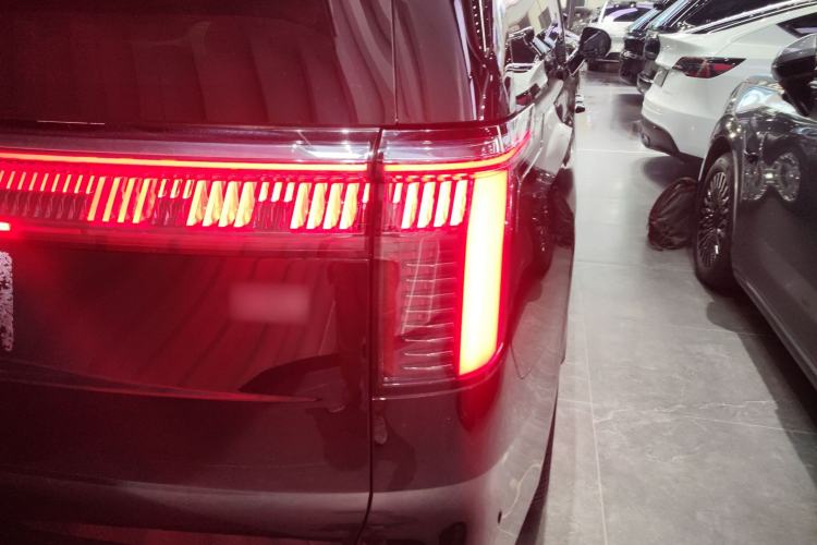 Used Zeekr 009 2024 Six-Seat Executive Version 4WD 108 kWh Right Rear Taillight