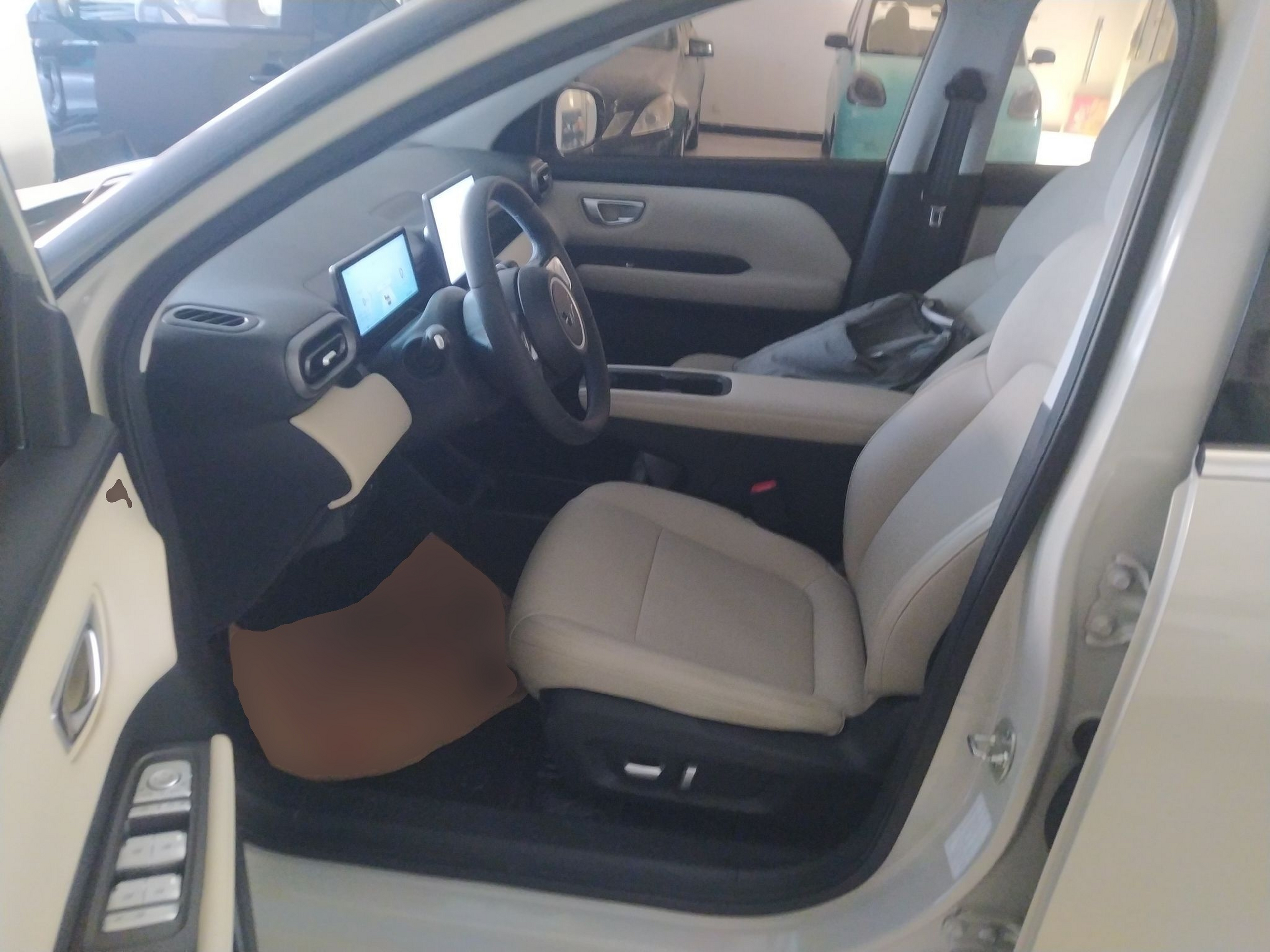 المقاعد الأمامية داخل السيارة