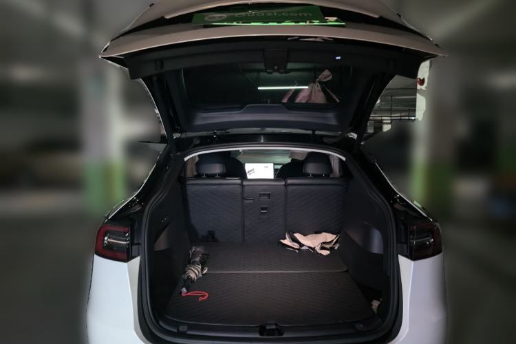 Used Tesla Model Y 2021 Standard Range Rear-Wheel Drive Version Trunk