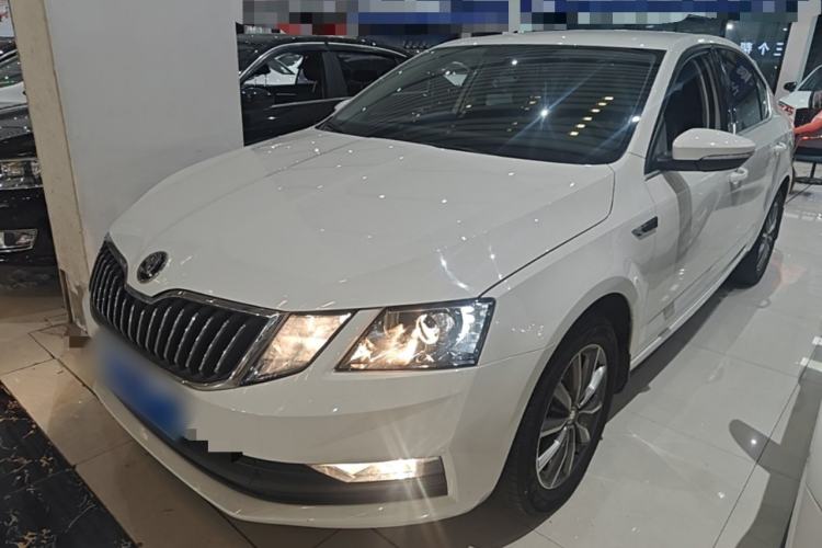 Skoda Octavia 2019 TSI230 DSG Smart & Comfort Edition China VI Standard с пробегом