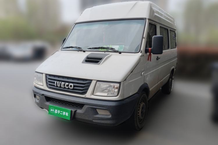 Used Iveco Daily 2020 2.5T A35 Passenger Van Single-Tire Mid-Roof Design 5-9 Seats China V Emission Standard