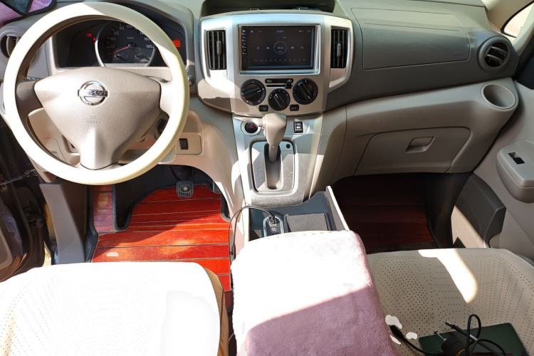 Used Nissan NV200 2018 1.6L CVT Luxury Model Center Console