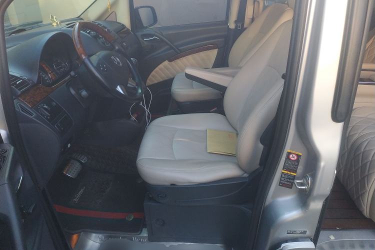 Used Mercedes-Benz Viano 2011 3.5L 125th Anniversary Edition 6 Seats Left Front Seat