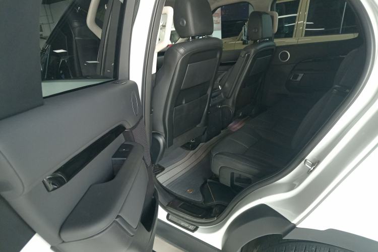 Used Land Rover Discovery 2018 2.0T SE
