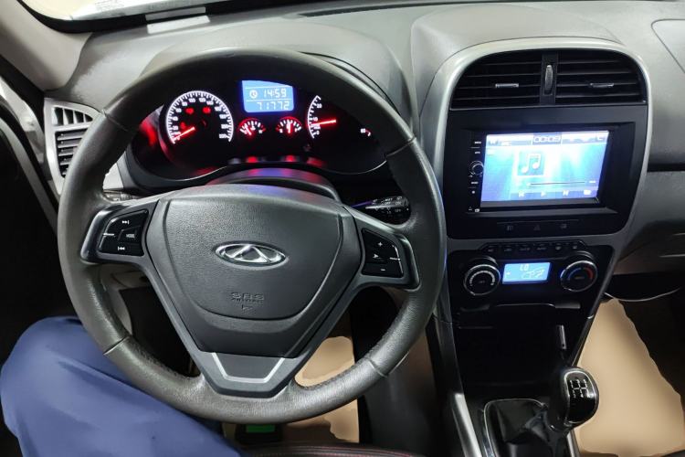 Used Chery Tiggo 3 2015 1.6L Manual Zhishang Commemorative Edition Center Console