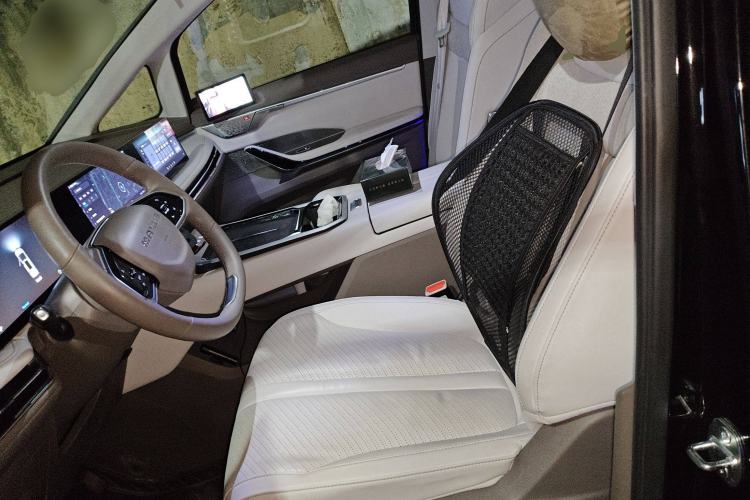 Used SAIC MAXUS Dajia 7 2024 605 km Extended Range Highland Version Six-Seater
