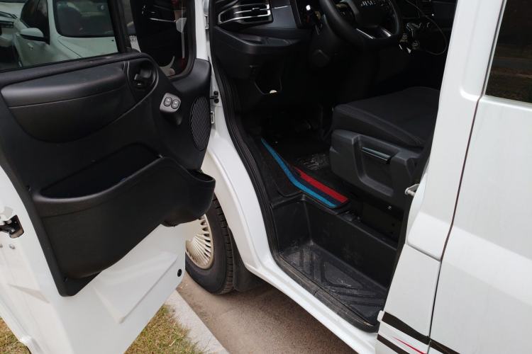 Used JMC Fushun 2023 2.0T Automatic Mid-Range Mid-Roof Commercial Multi-Purpose 6-Seater Passenger Vehicle
