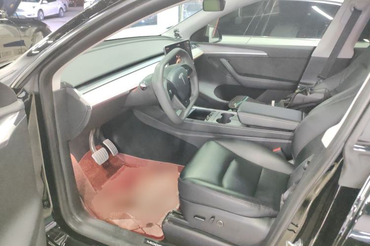 Used Tesla Model Y 2023 High-Performance All-Wheel-Drive Version
