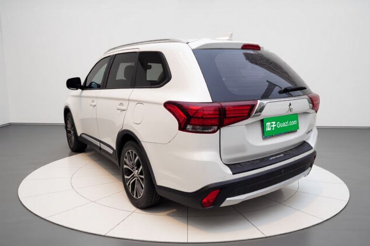 Used Mitsubishi Outlander 2018 2.0L Two-Wheel Drive Glory Edition 5 Seats
