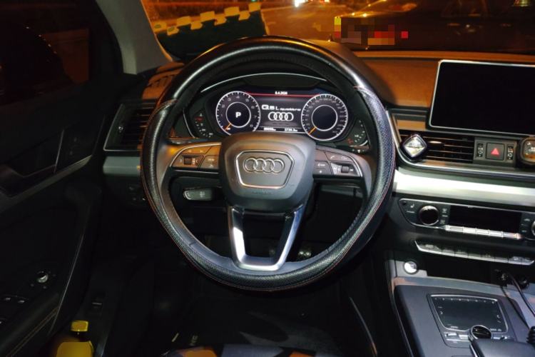 Used Audi Q5L 2018 40 TFSI Prestige Fashion Edition China V Steering Wheel