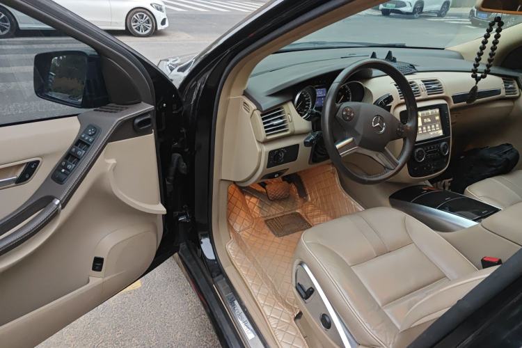 Used Mercedes-Benz R-Class 2017 R 320 4MATIC Business Edition Prestige Model
