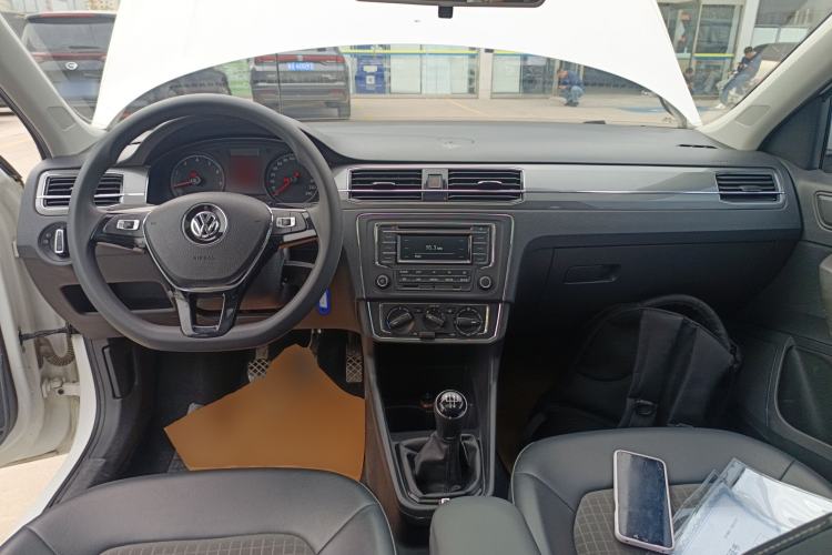 Used Volkswagen Santana 2016 1.6L Manual Comfort Edition Center Console