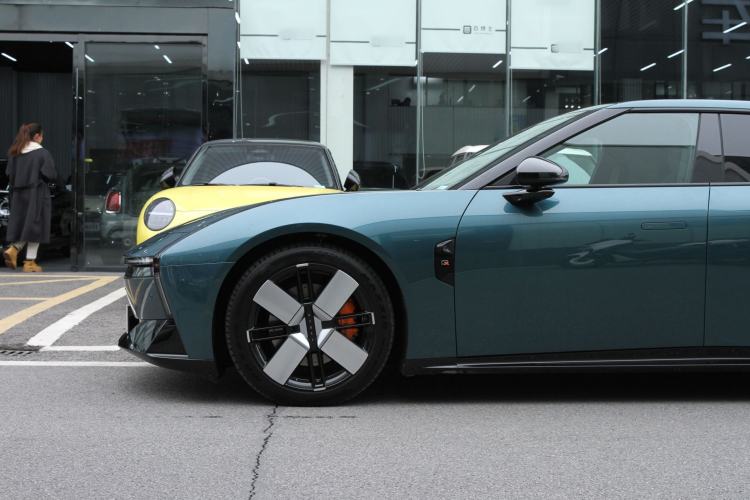 Used XPeng P7 2025 Model—750 All-Wheel-Drive High-Performance Ultra