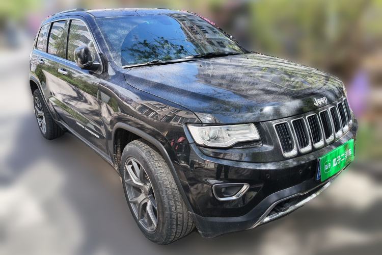 Used Jeep Grand Cherokee 2016 3.0L Comfort Navigation Edition Front Right 45 Deg