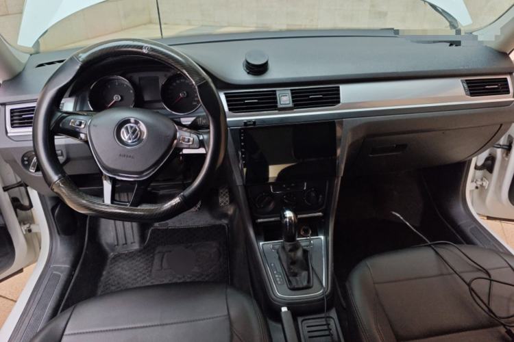 Used Volkswagen Bora 2018 1.5L Automatic Fashion Model Center Console