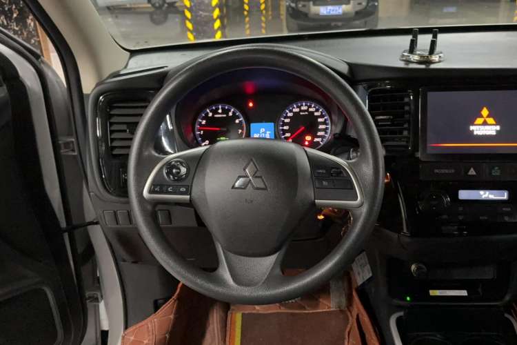 Used Mitsubishi Outlander 2020 2.0L Two-Wheel Drive Comfort Edition 5 Seats
