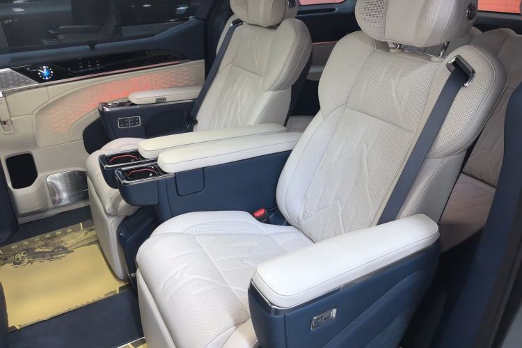 Used Zeekr 009 2024 Six-Seat Executive Version 4WD 108 kWh
